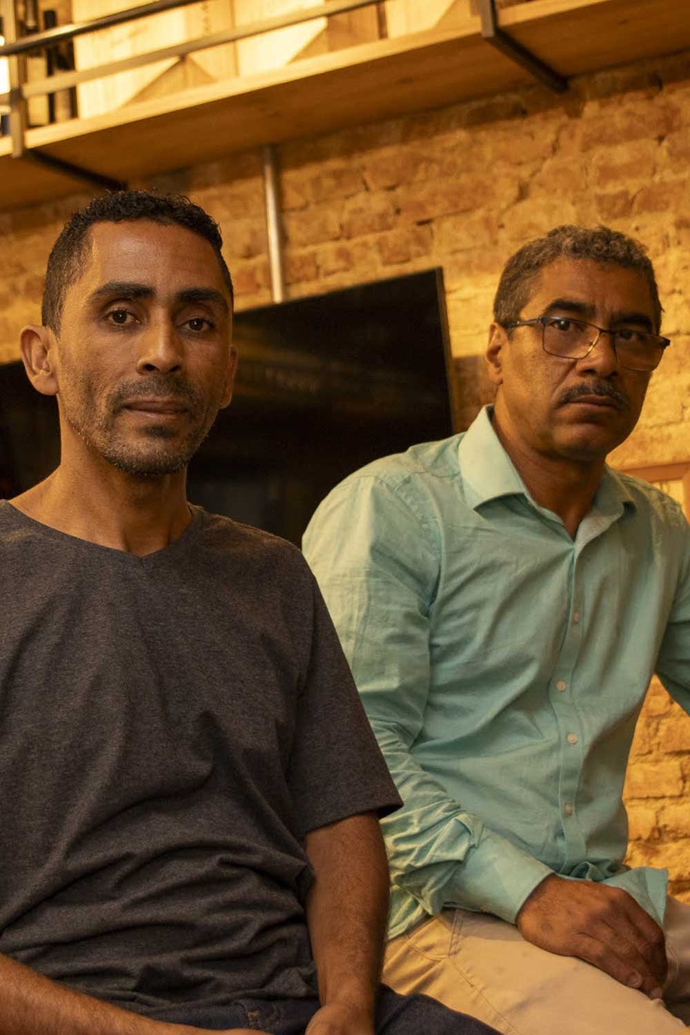 eem-arquitetura-e-engenharia-sp-ceos dois homens em uma sala